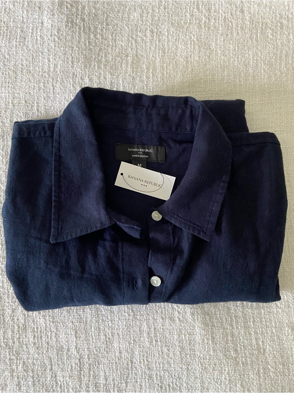 NWT - Banana Republic Linen Blend Dark Navy Button-Down Shirt - Medium - Picture 3 of 9